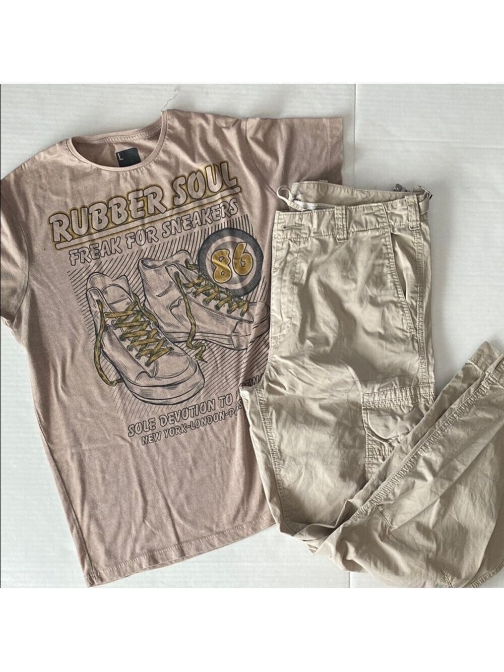 🎈$5 Find! Men’s Graphic T-Shirt